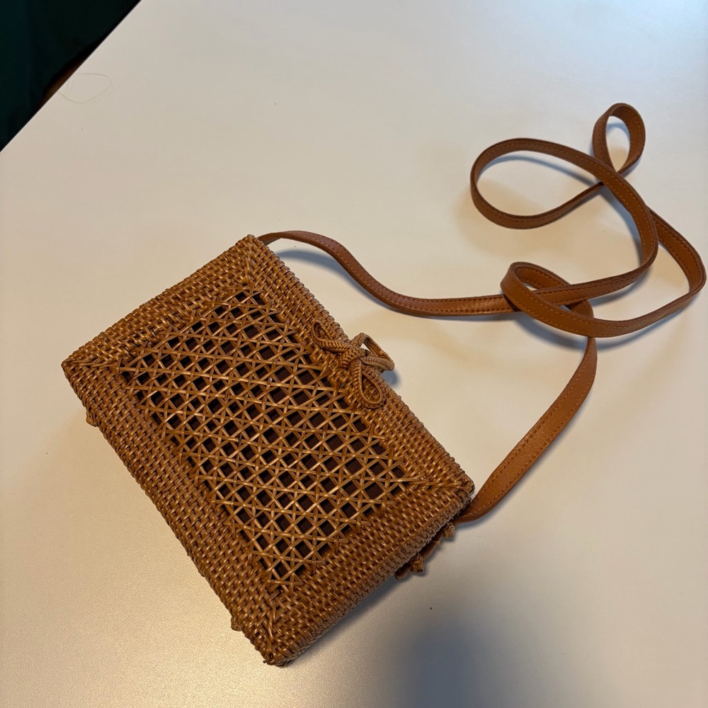 Elegant Tan Woven Crossbody Bag